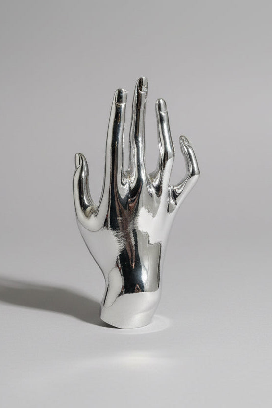 Liquid hand brooch