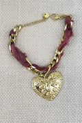 Bracelet with gold chain and heart-shaped 