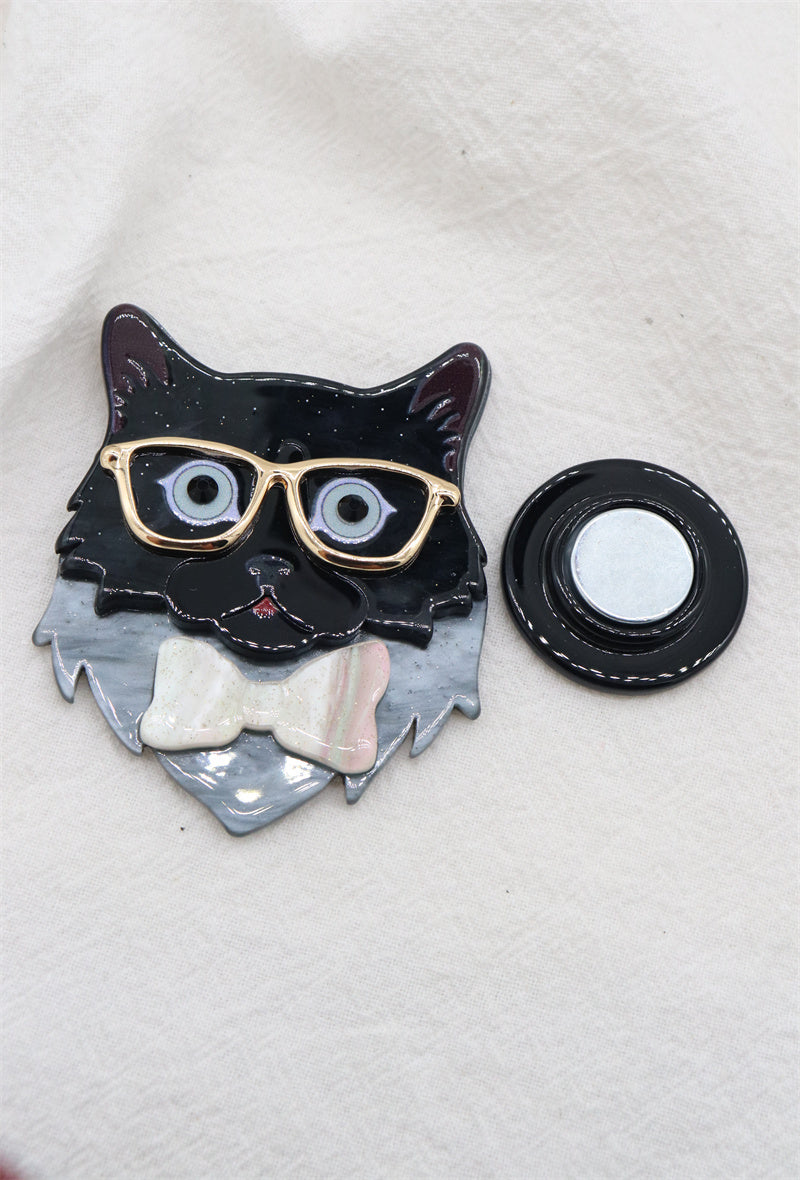 Cat brooch